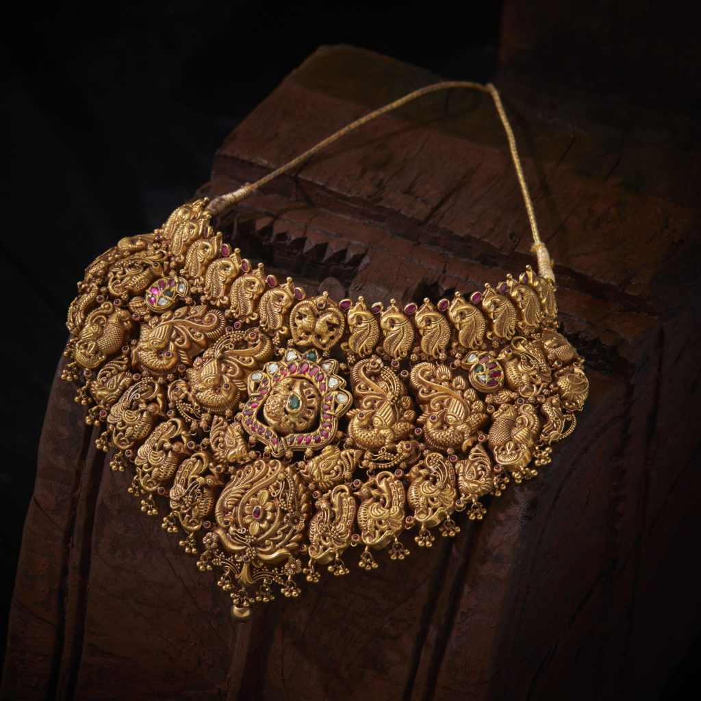 Antique Royal Gold Necklace by Navrathan Jewellers