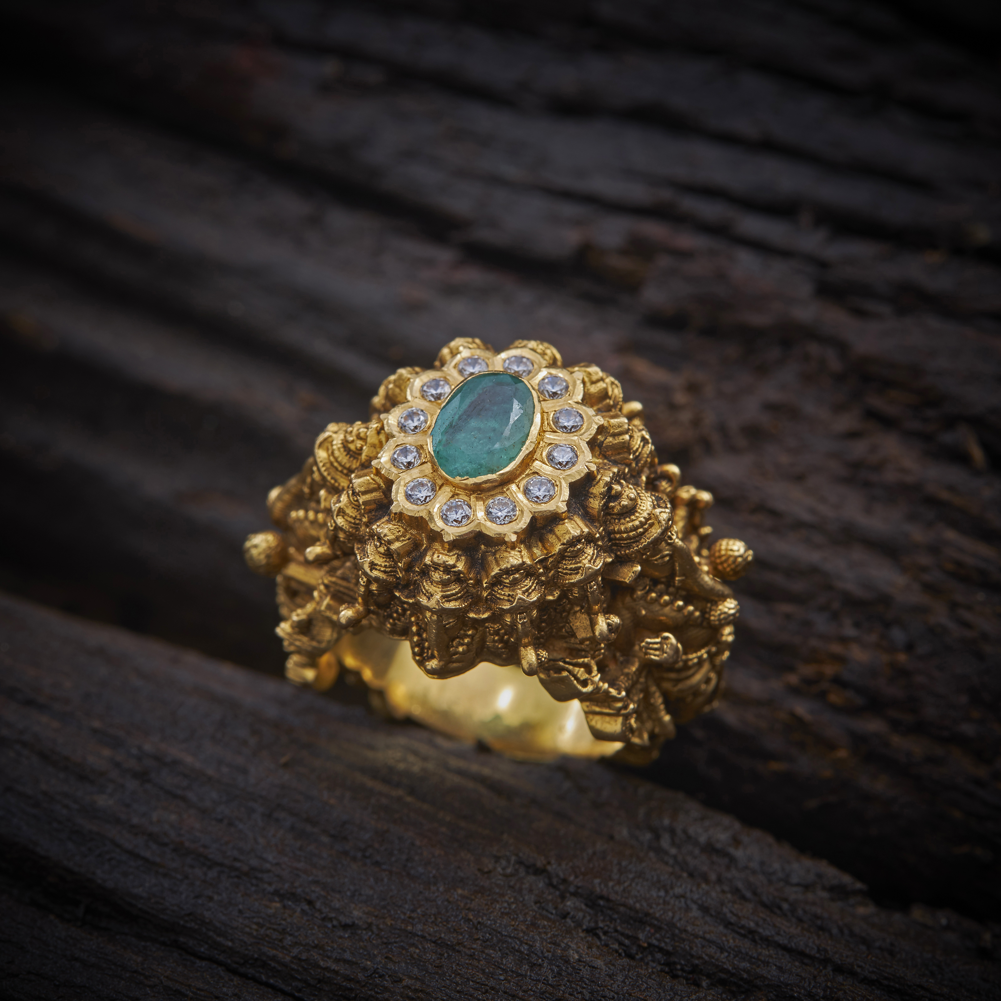 Antique emerald and diamond ring - Navrathan