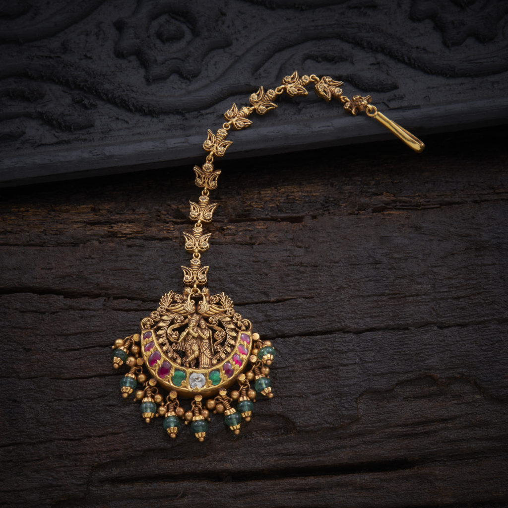 Beautiful Maang tikka to add charm to your look