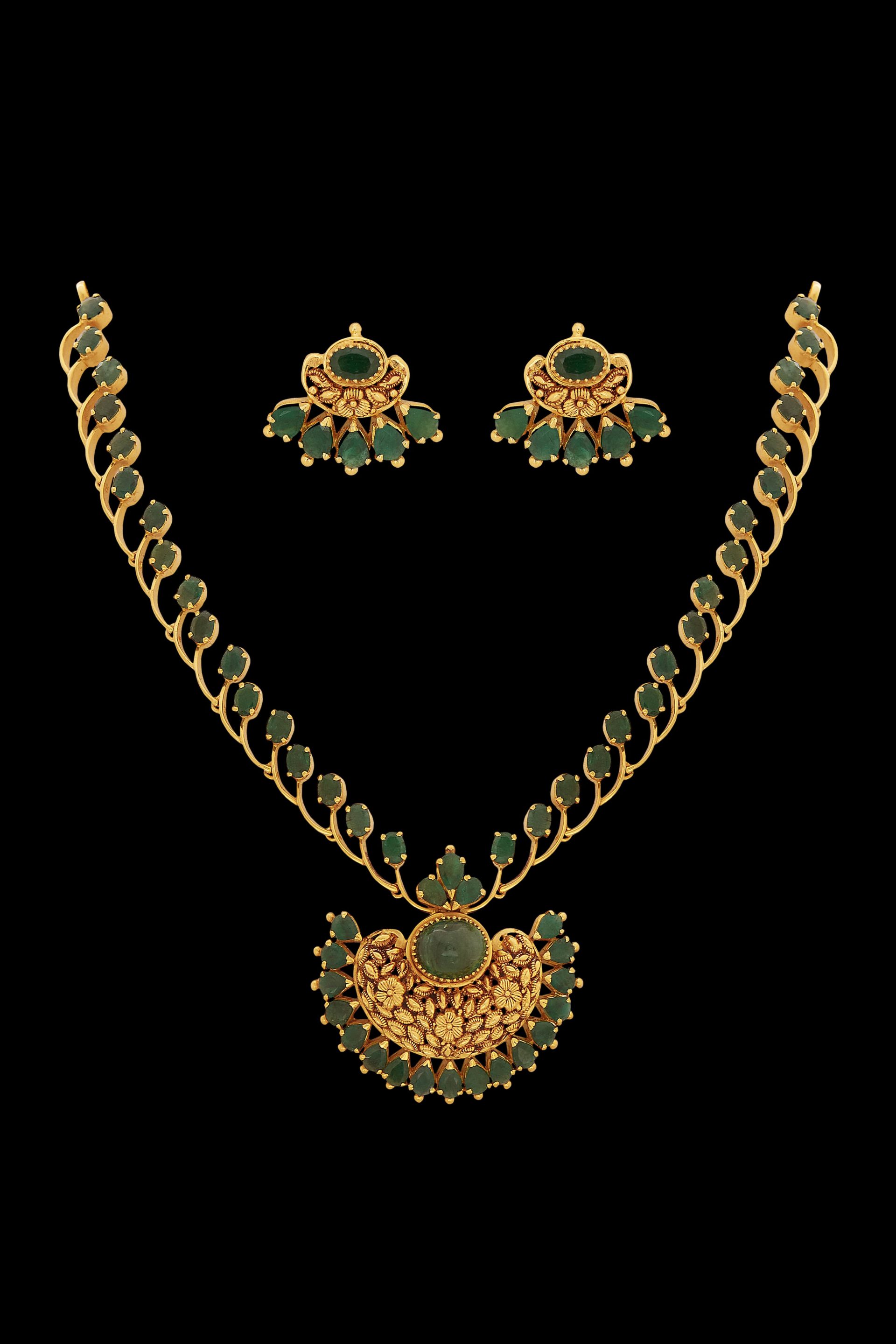 ALLURING EMERALD NECKLACE SET - Navrathan