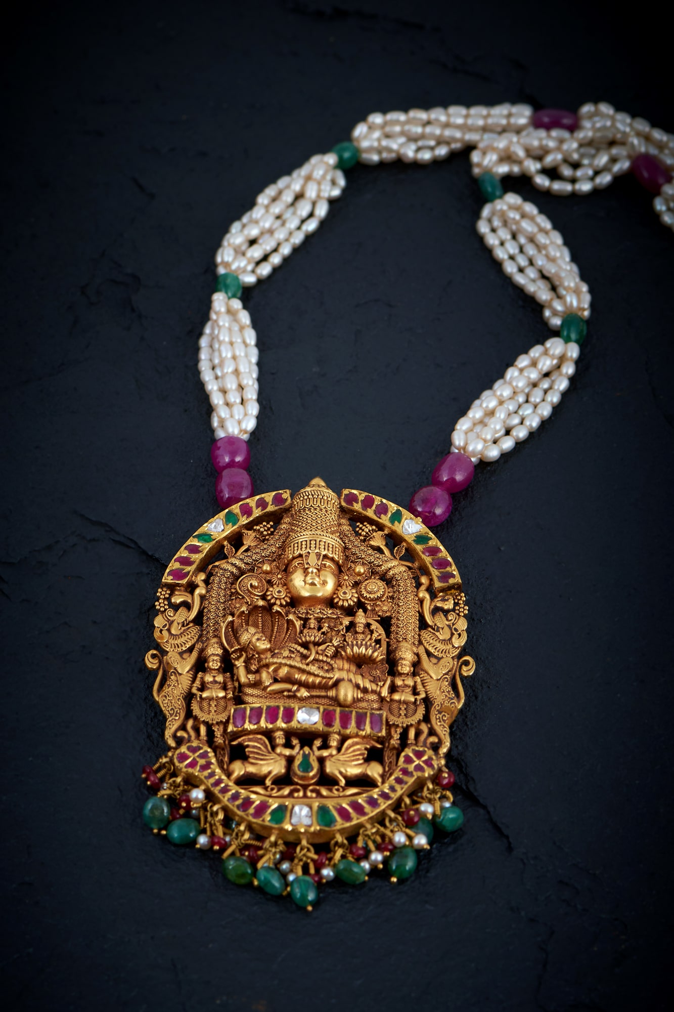 Vishnu deals pendant gold