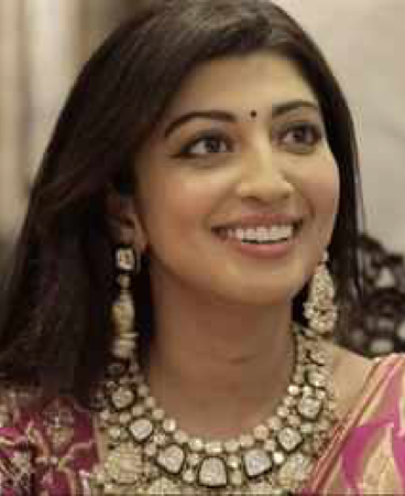 Pranitha Subhash at Navrathan Jewellers’